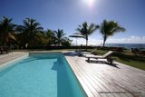 piscine et lagon de la location villa de luxe guadeloupe saint franois